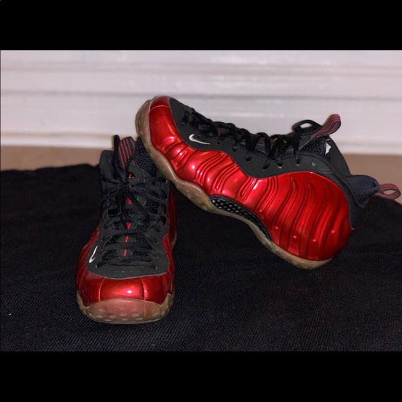 all red nike foams
